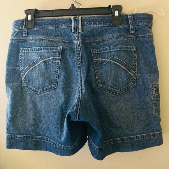 Gloria Vanderbilt Denim Blue Women's Shorts - Picture 2 of 7
